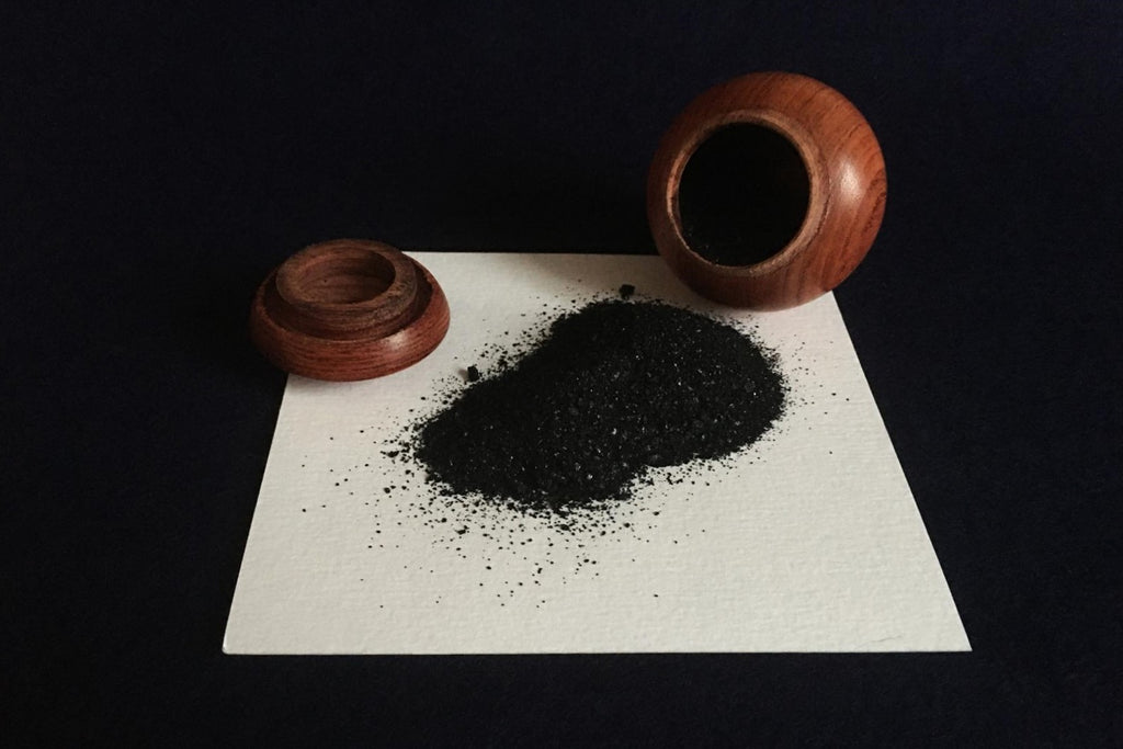 30 g of walnut ink crystals for Arabic calligraphy in wooden jar